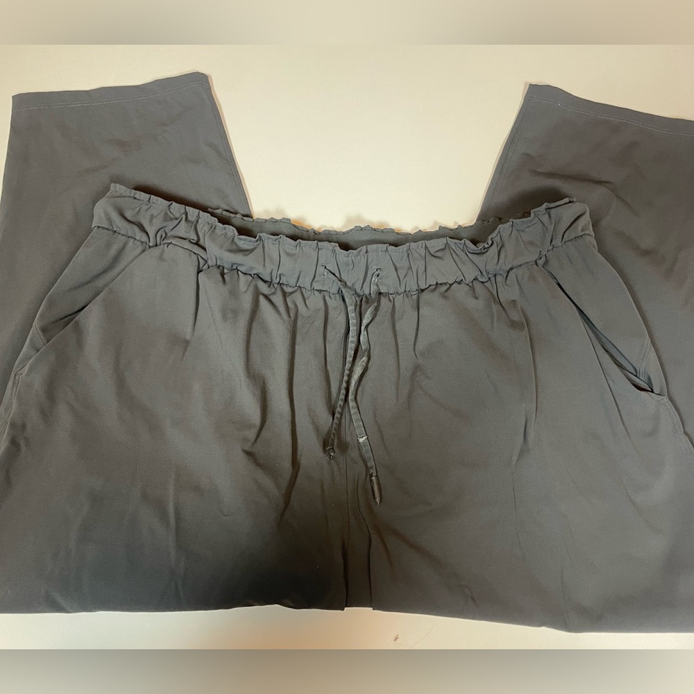 Lululemon On The Fly Pant Women Cropped size 18